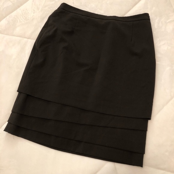 ๐ค Tahari Layered Skirt - Picture 1 of 8